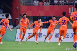 竞技宝-足球小组赛掀起高潮，三湘白虎队逆转嵩山天狼队，高压逼抢奏功——战术板得到兑现的简单介绍