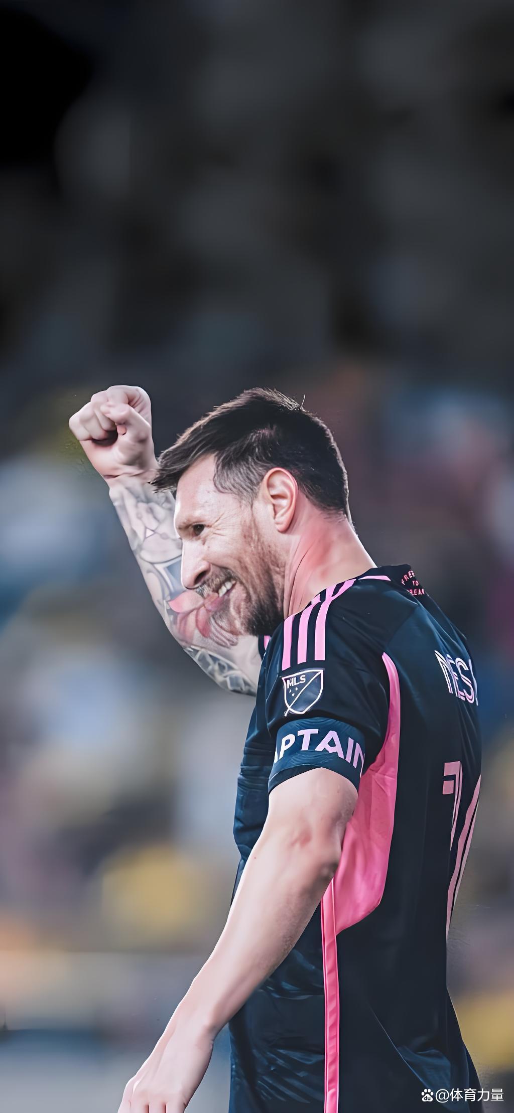 本场比赛梅西的最高光时刻出现在第65分钟,梅西在左 本场比赛梅西的最高光时刻出现在第65分钟,梅西在左